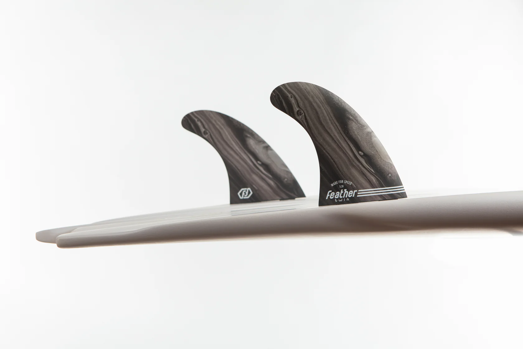 2 PERFORMANCE TWIN FIN BLACK. 